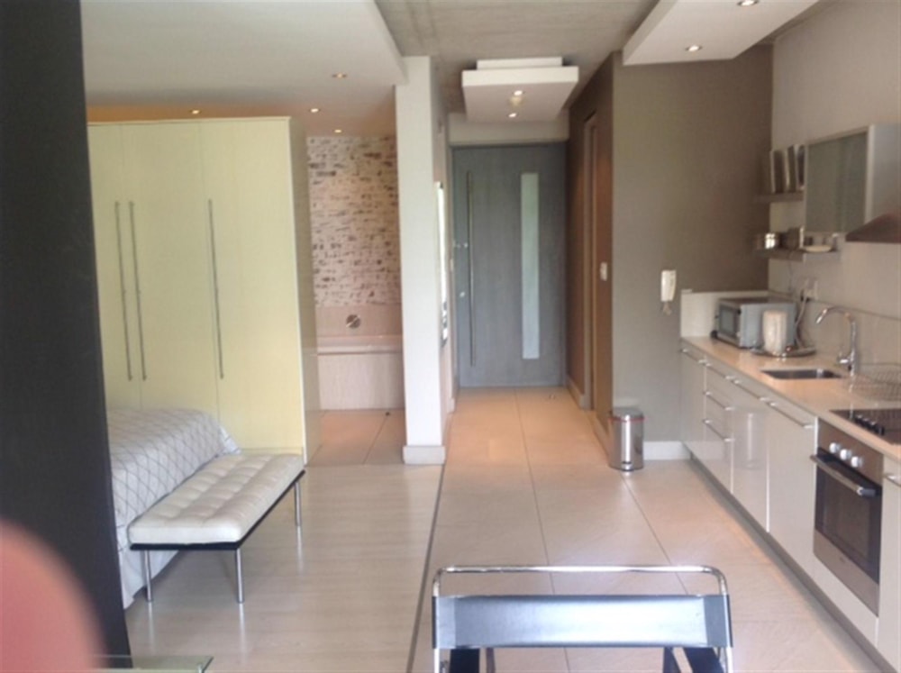 Apartment sold in Melrose Arch - HP1717674