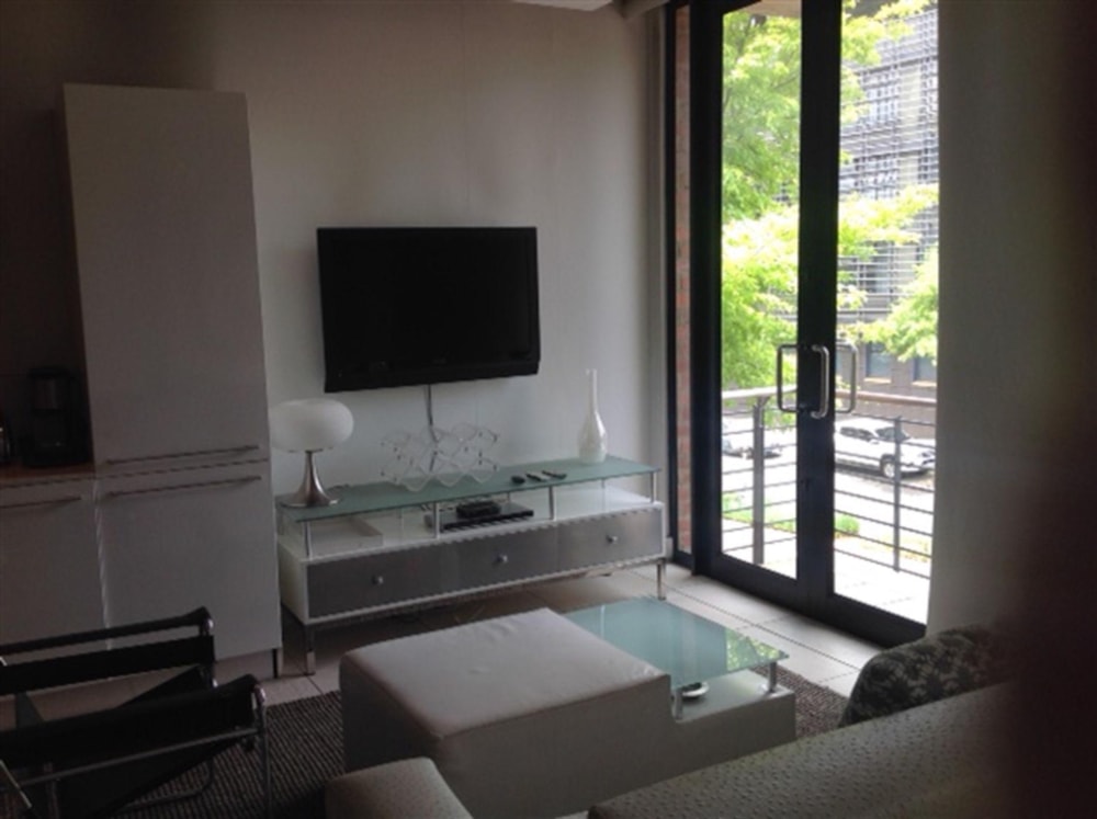 Apartment sold in Melrose Arch - HP1717674