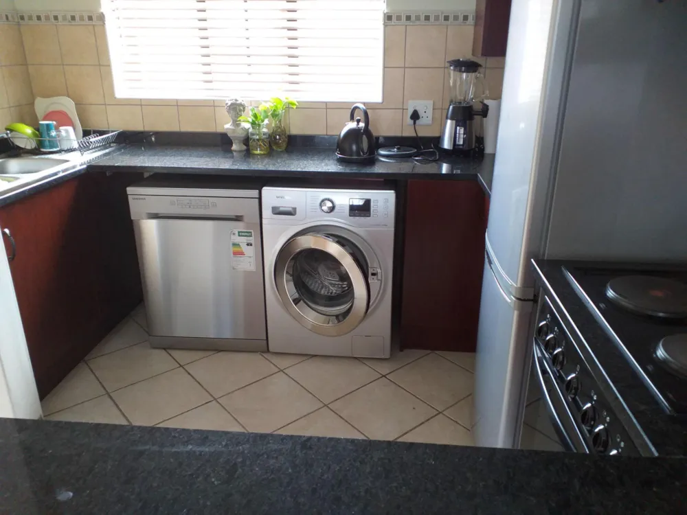Security complex home let in Hillside, Bloemfontein - 1BX1724669 Security complex home let in Hillside, Bloemfontein - 1BX1724669