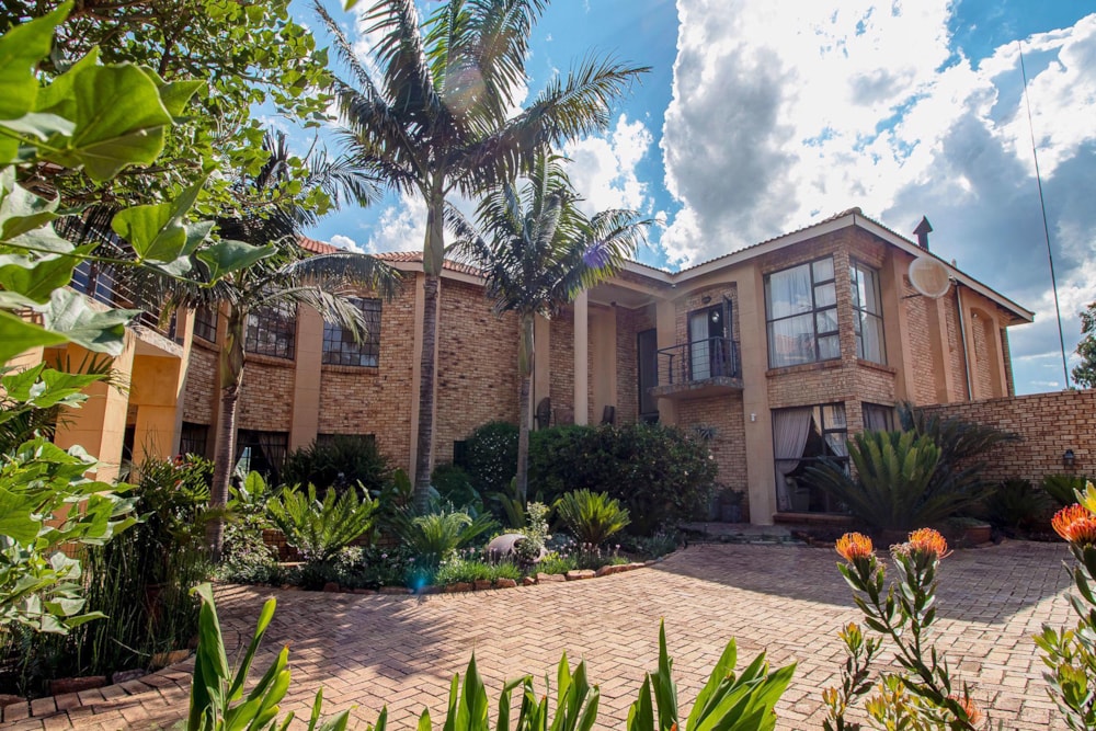 Smallholding for sale in Zwavelpoort SH - PTM1559947