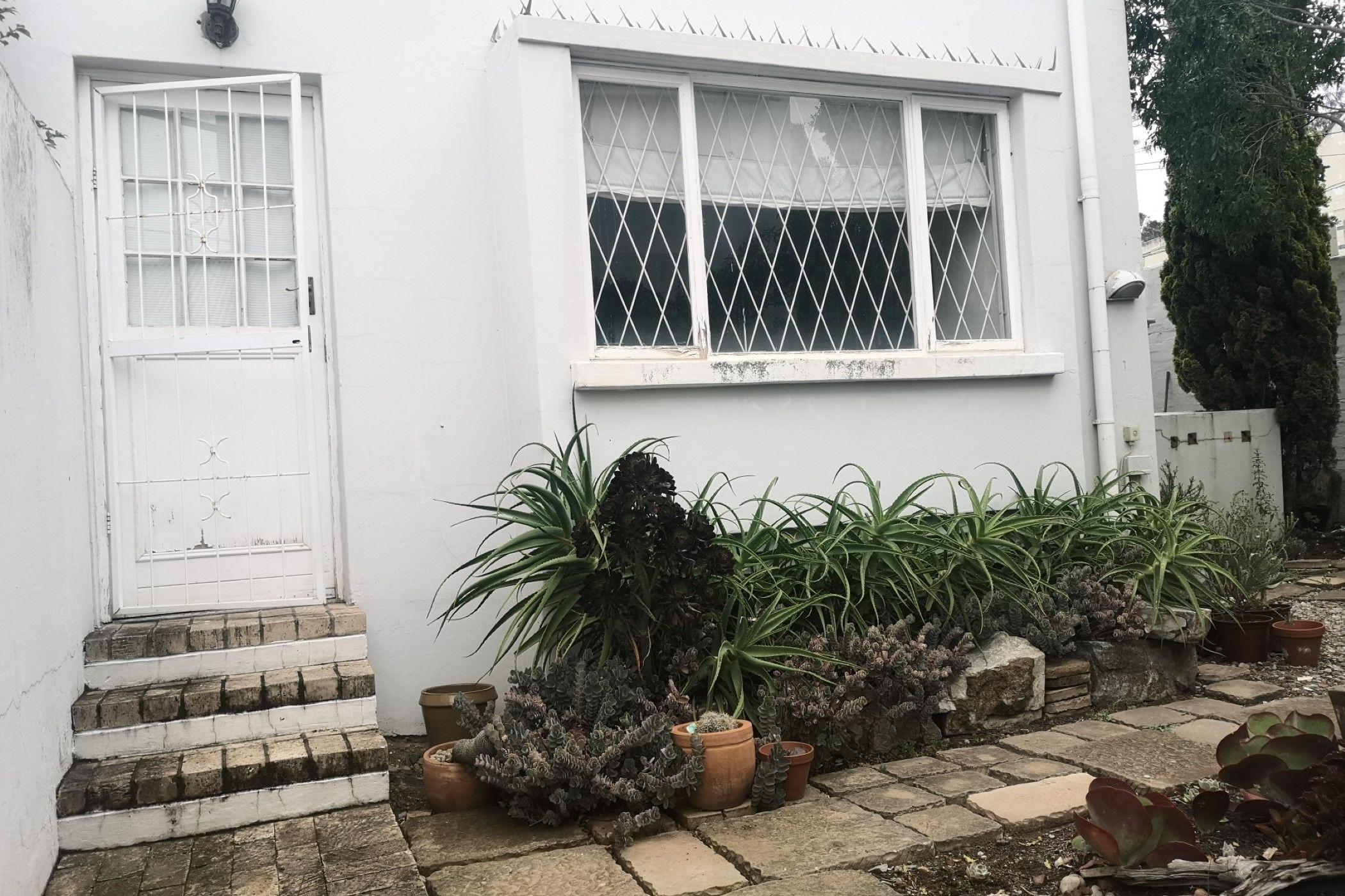 Double-storey apartment let in Sunnyside, Grahamstown, Makhanda - 1GC1681192