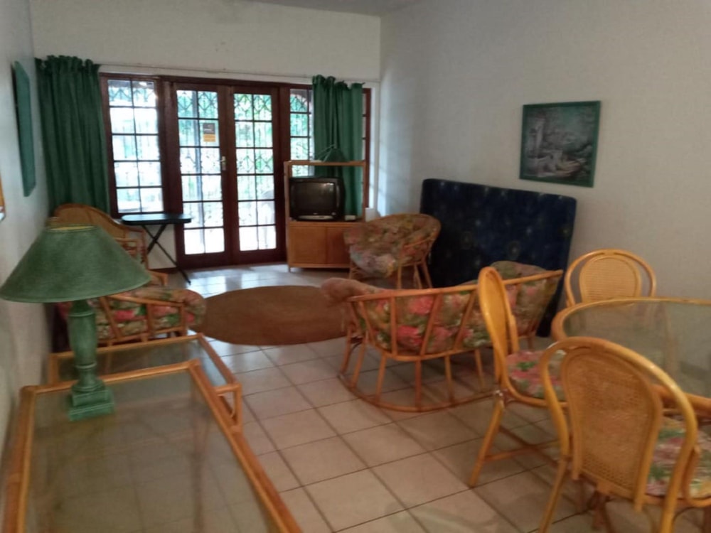 Security complex home for sale in Scottburgh - 1si1509134 Security complex home for sale in Scottburgh - 1si1509134