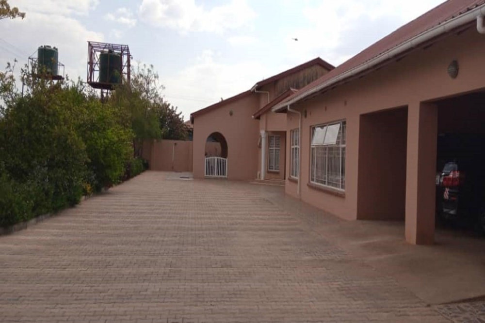 House for sale in Woodlands, Zambia - 3ZA1510122 House for sale in Woodlands, Zambia - 3ZA1510122