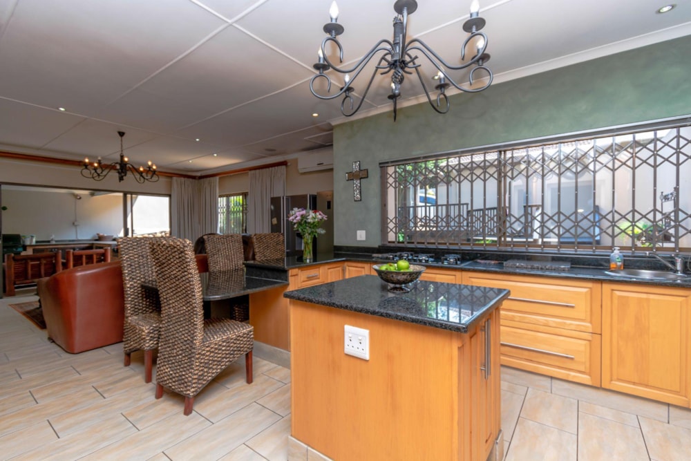 Double-storey house for sale in Glenashley - 1ND1639088 Double-storey house for sale in Glenashley - 1ND1639088