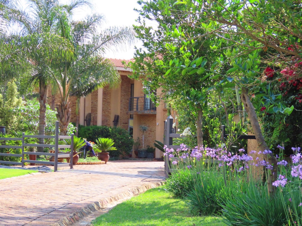 Smallholding for sale in Zwavelpoort SH - PTM1559947