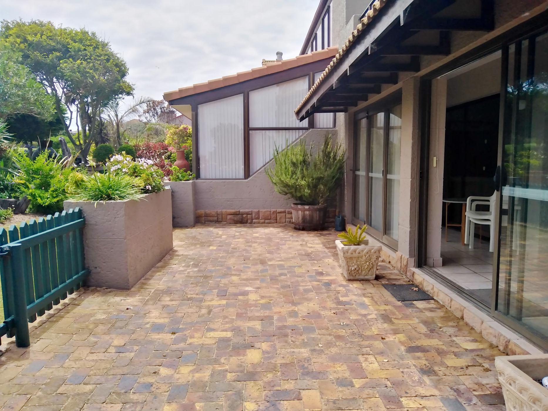 Townhouse let in Mossel Bay Golf Estate - 1MB1512750