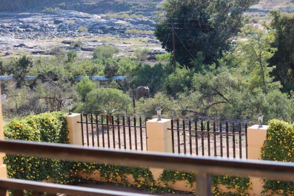 Guesthouse for sale in Komatipoort - 1NK1515145 Guesthouse for sale in Komatipoort - 1NK1515145