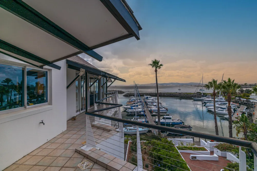 Penthouse apartment sold in Mouille Point - AS1592953 Penthouse apartment sold in Mouille Point - AS1592953