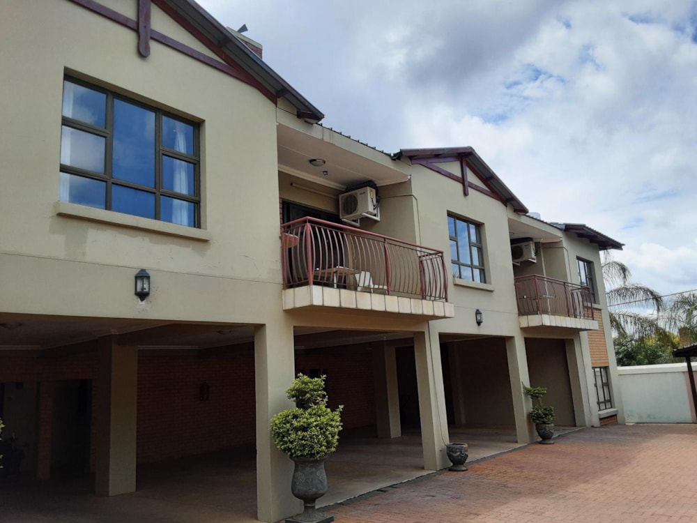 Security complex home for sale in Schoemansville - 1HR1514385 Security complex home for sale in Schoemansville - 1HR1514385