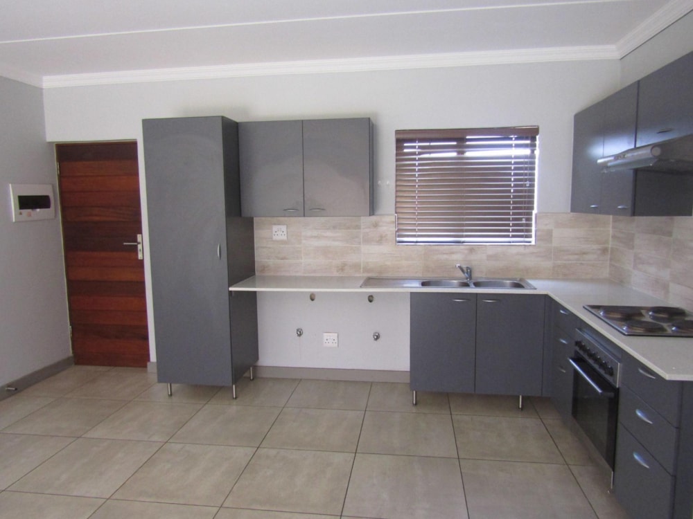 Townhouse to rent in Summerset - MDL1731583