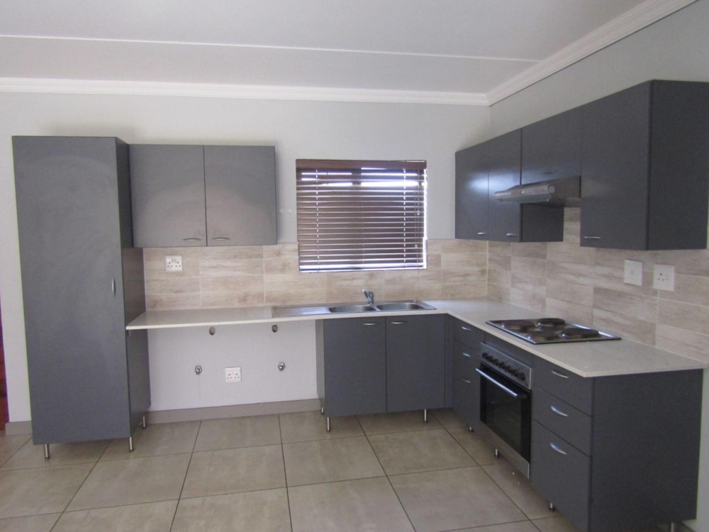 Townhouse to rent in Summerset - MDL1731583