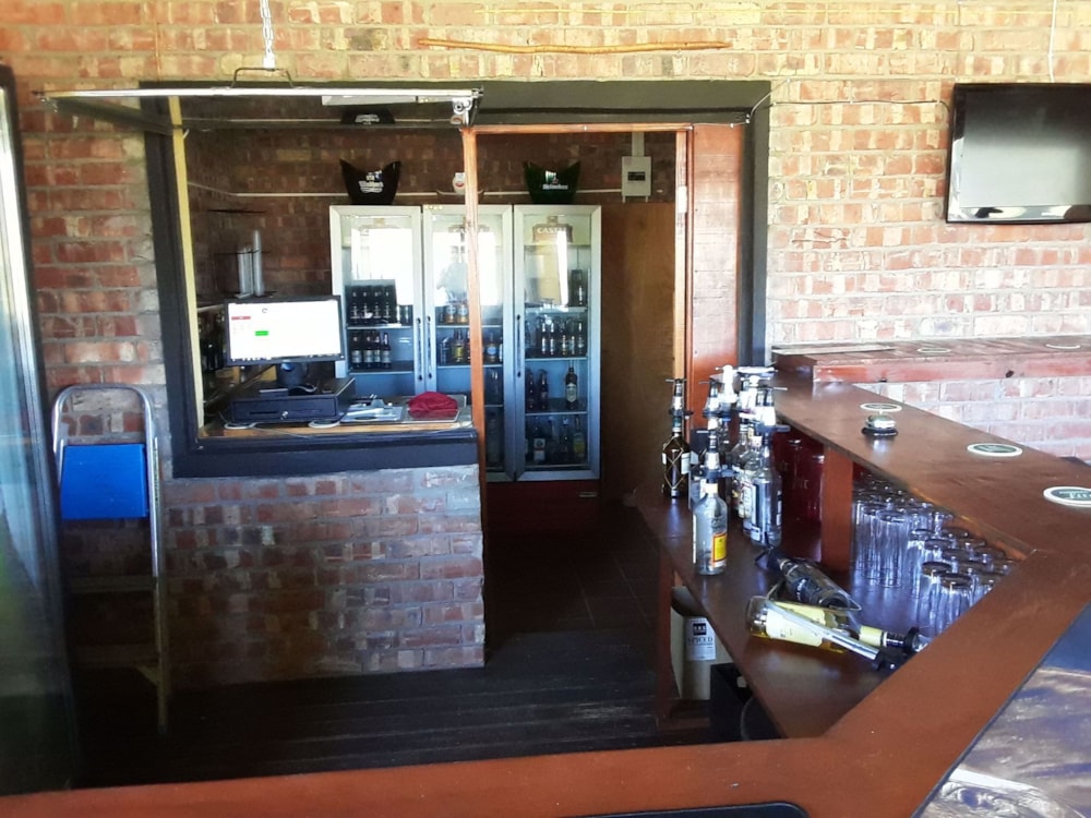 Commercial retail property for sale in Paradise Beach, Jeffreys Bay - 1JF1492983