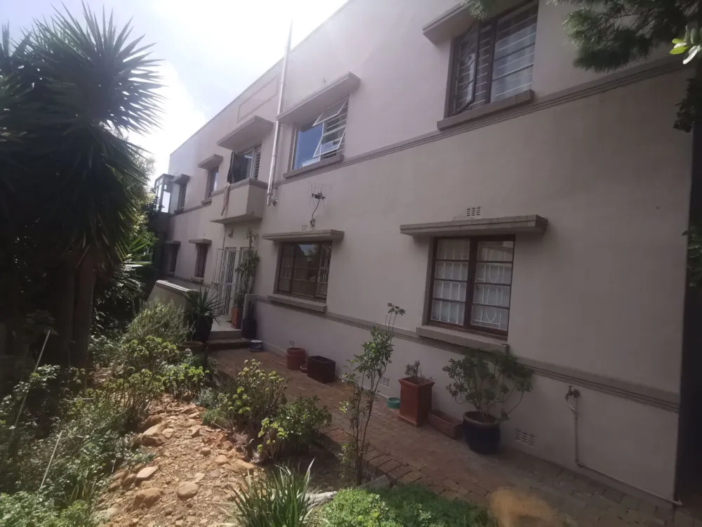 Garden apartment to rent in Vredehoek - CBL1756125