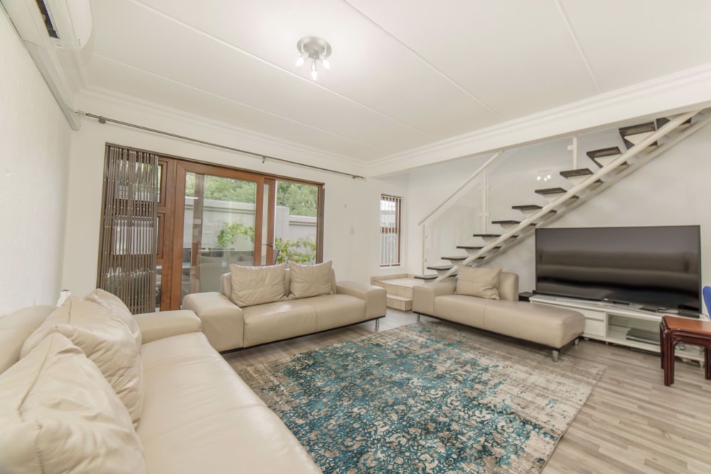 Townhouse for sale in Oaklands, Johannesburg - HP1610194