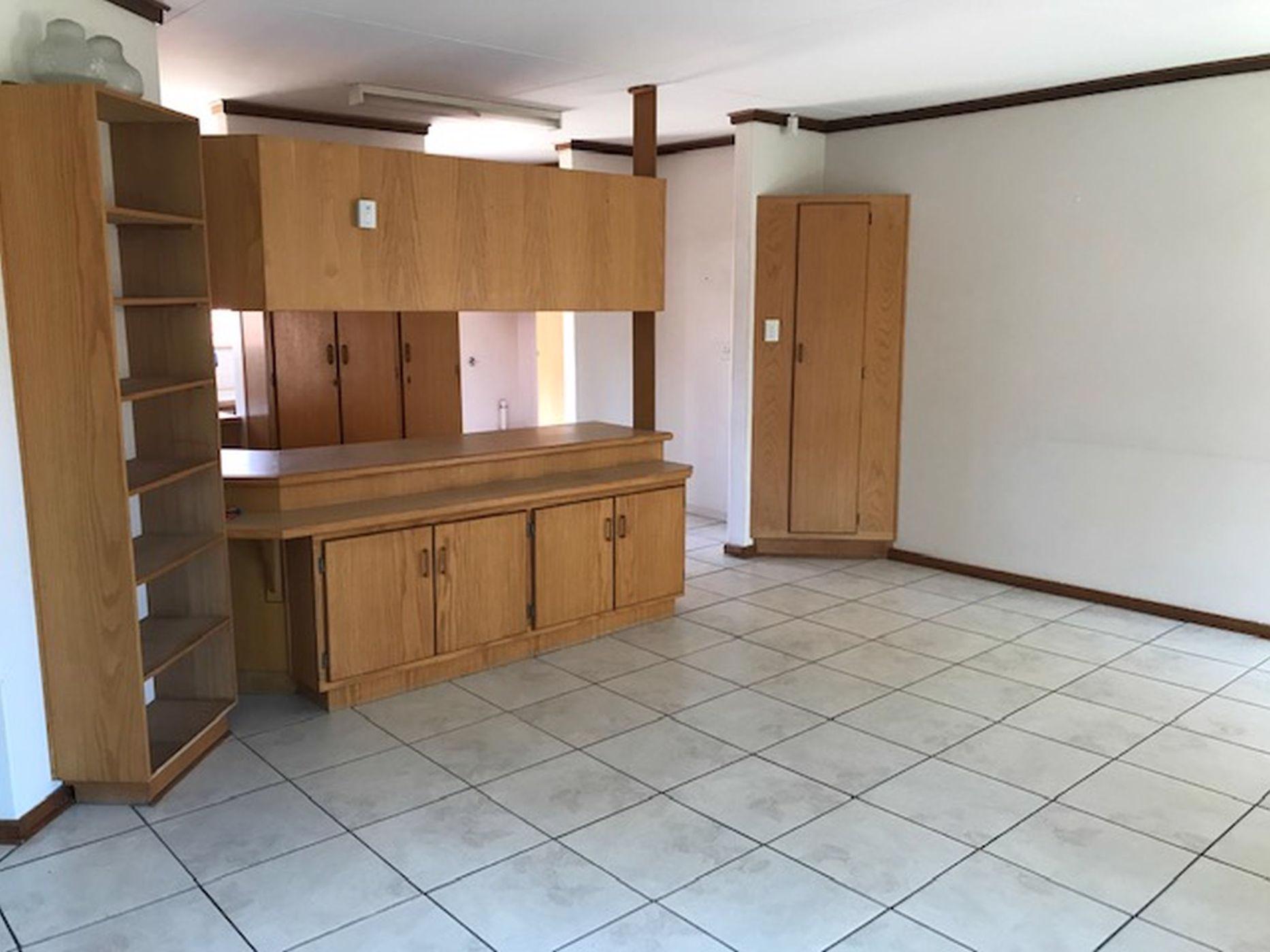 Townhouse to rent in Universitas - 1BX1722700