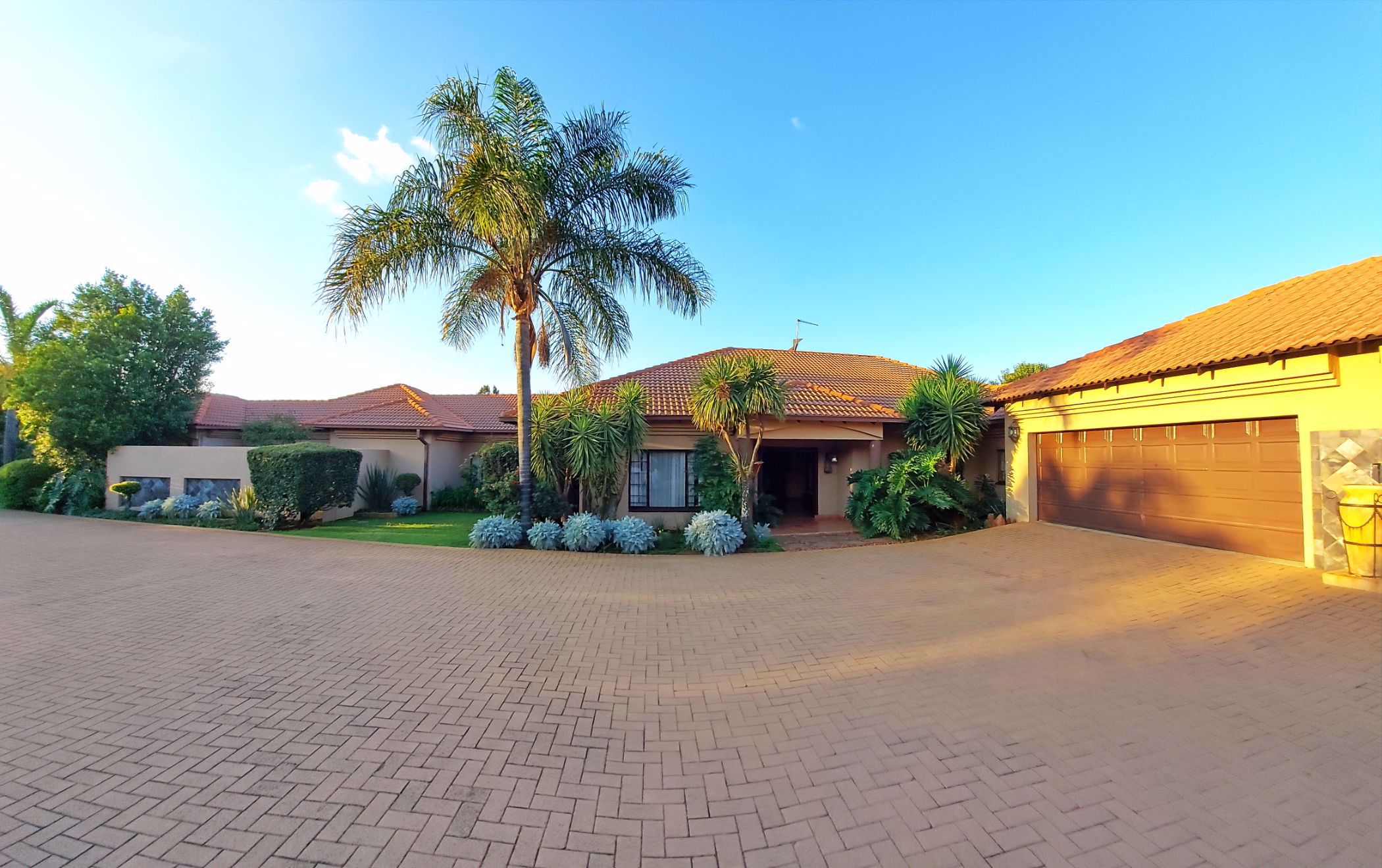 Smallholding for sale in Shere AH - PT1524775