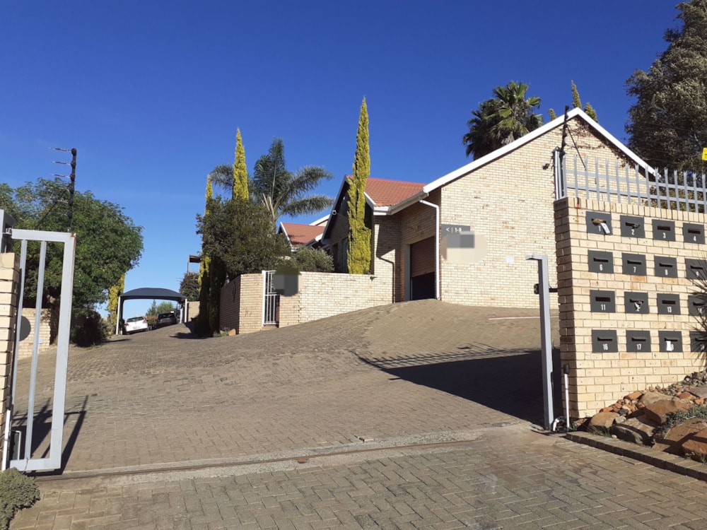 Townhouse to rent in Kiepersol, Bloemfontein - 1BX1736858