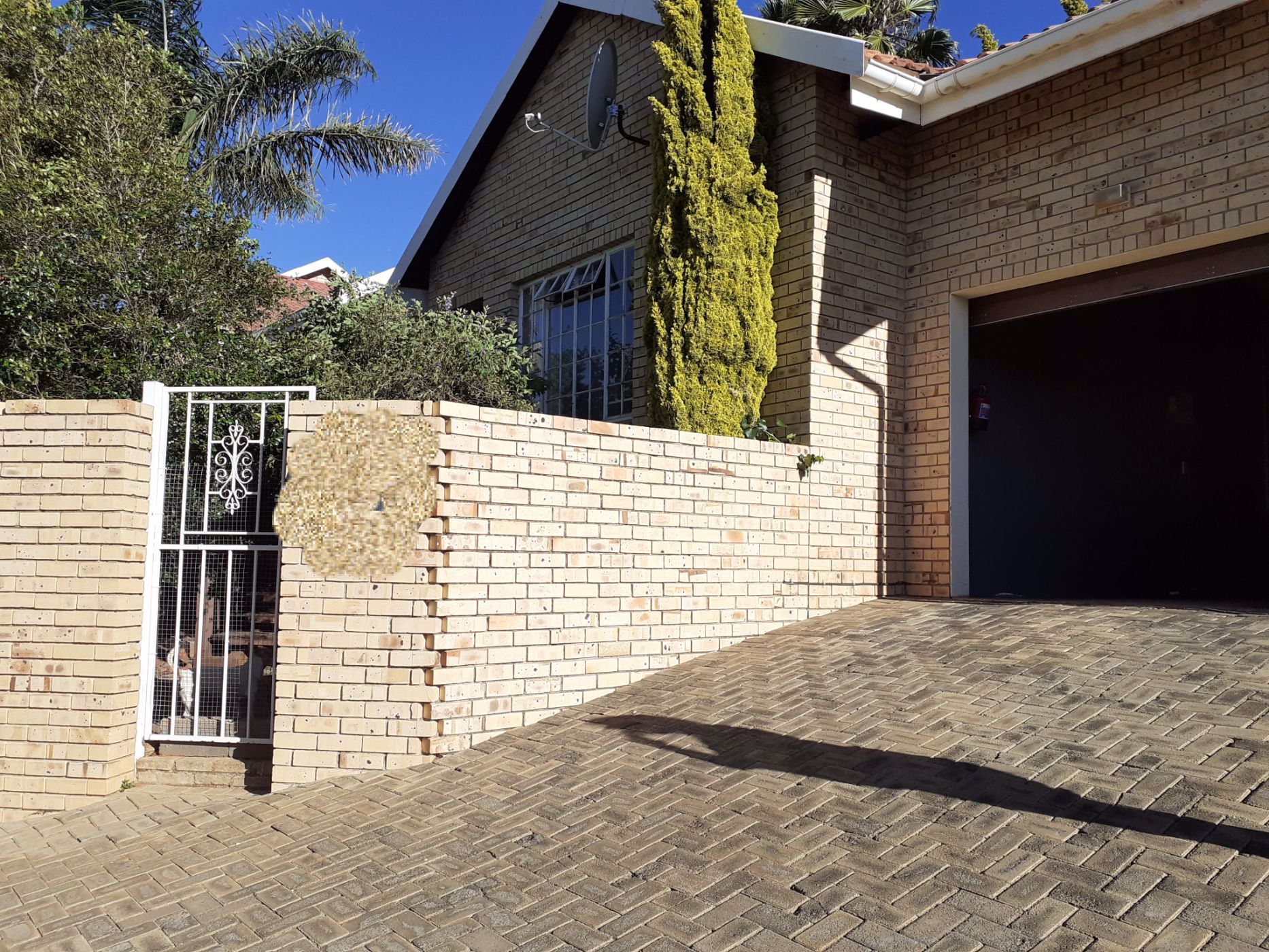 Townhouse to rent in Kiepersol, Bloemfontein - 1BX1736858