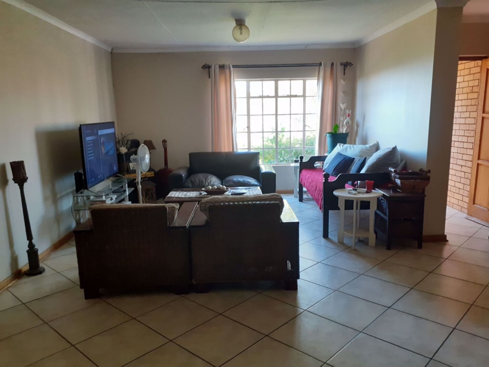 Townhouse to rent in Kiepersol, Bloemfontein - 1BX1736858
