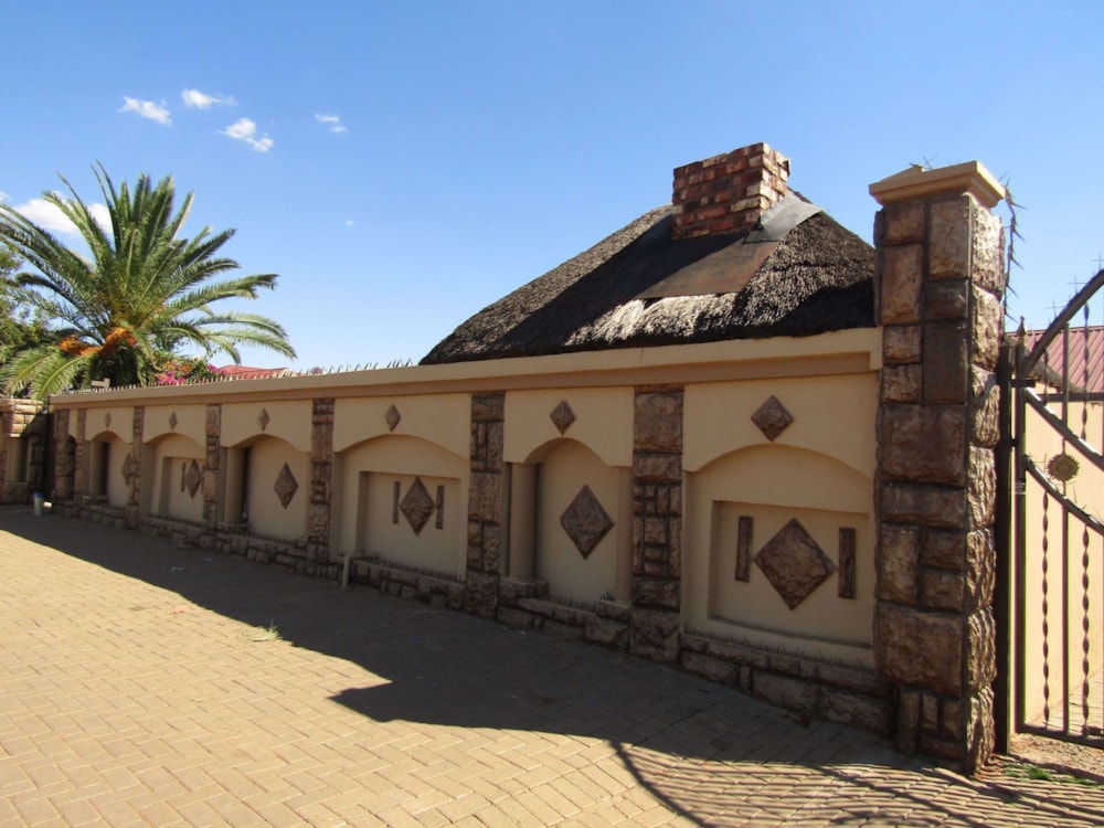 House for sale in Kirstenhof, Kimberley - 1KJ1529880 House for sale in Kirstenhof, Kimberley - 1KJ1529880