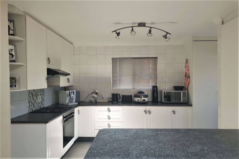 Cluster to rent in Radiokop - RAL1721181