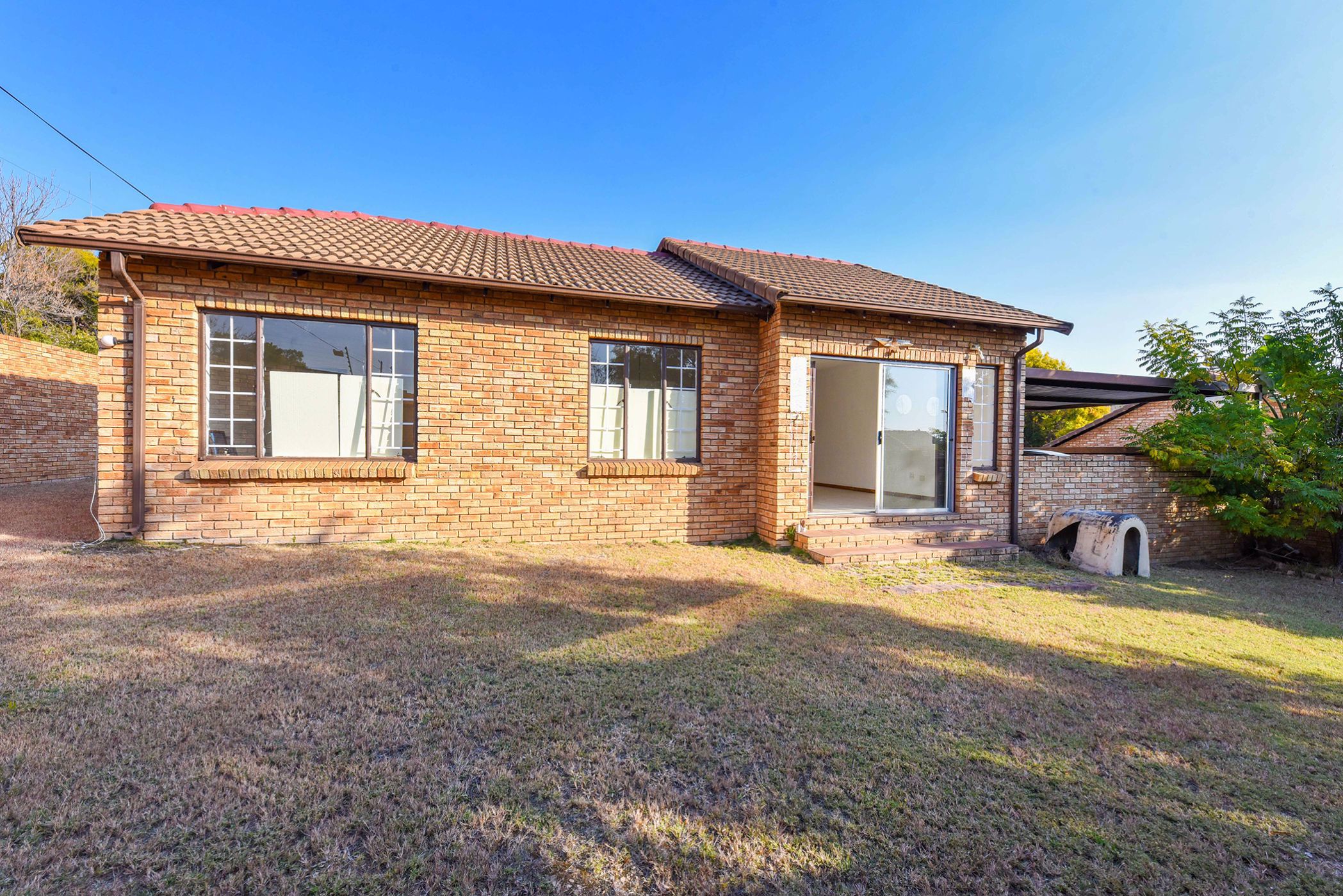 Apartment sold in North Riding - FW1675617