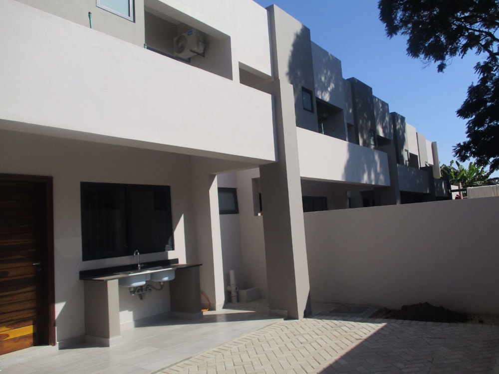 Security complex home to rent in Rhodespark, Zambia - 3ZA1532647
