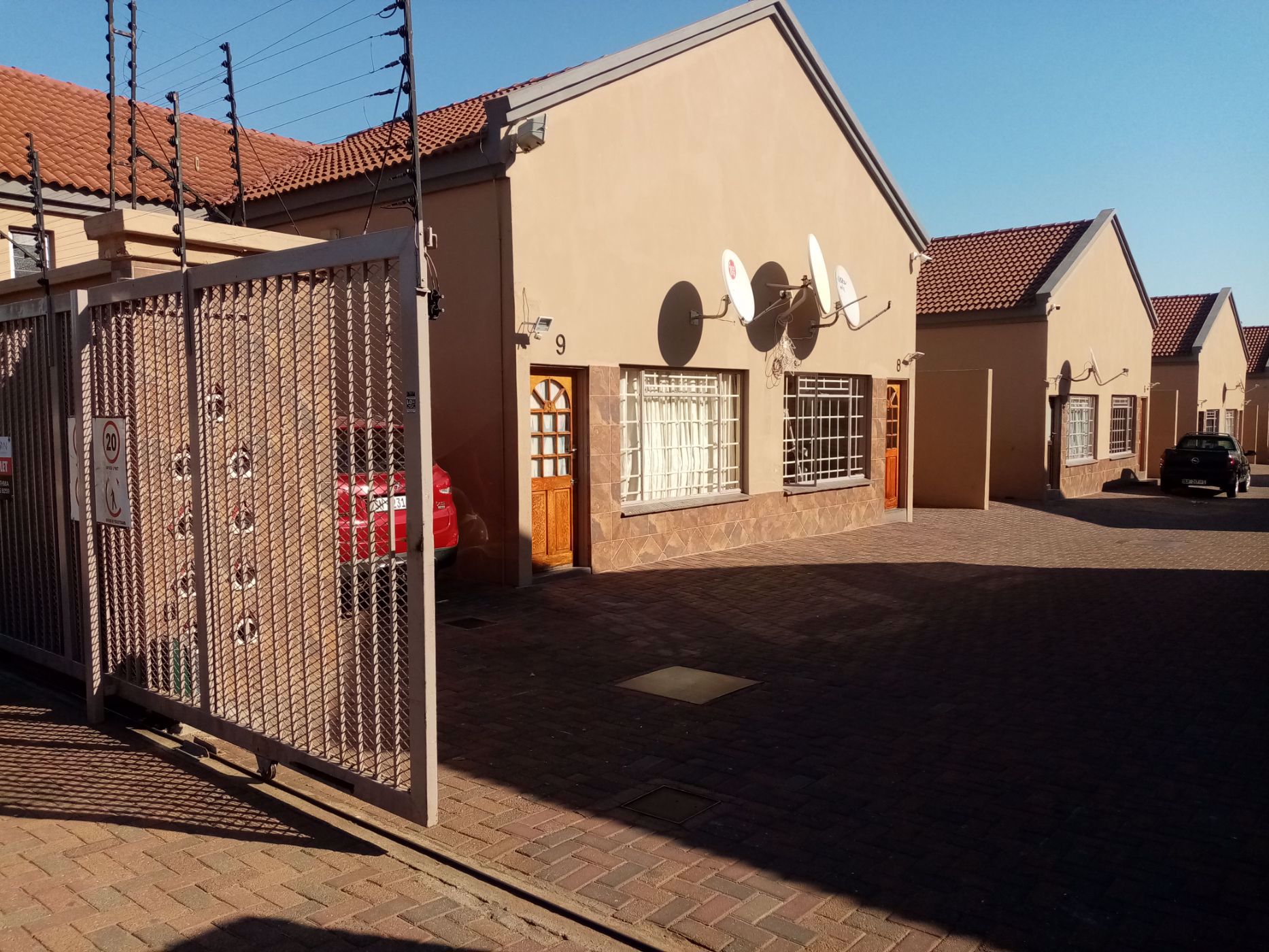 Security complex home for sale in Annadale - 1PS1643694