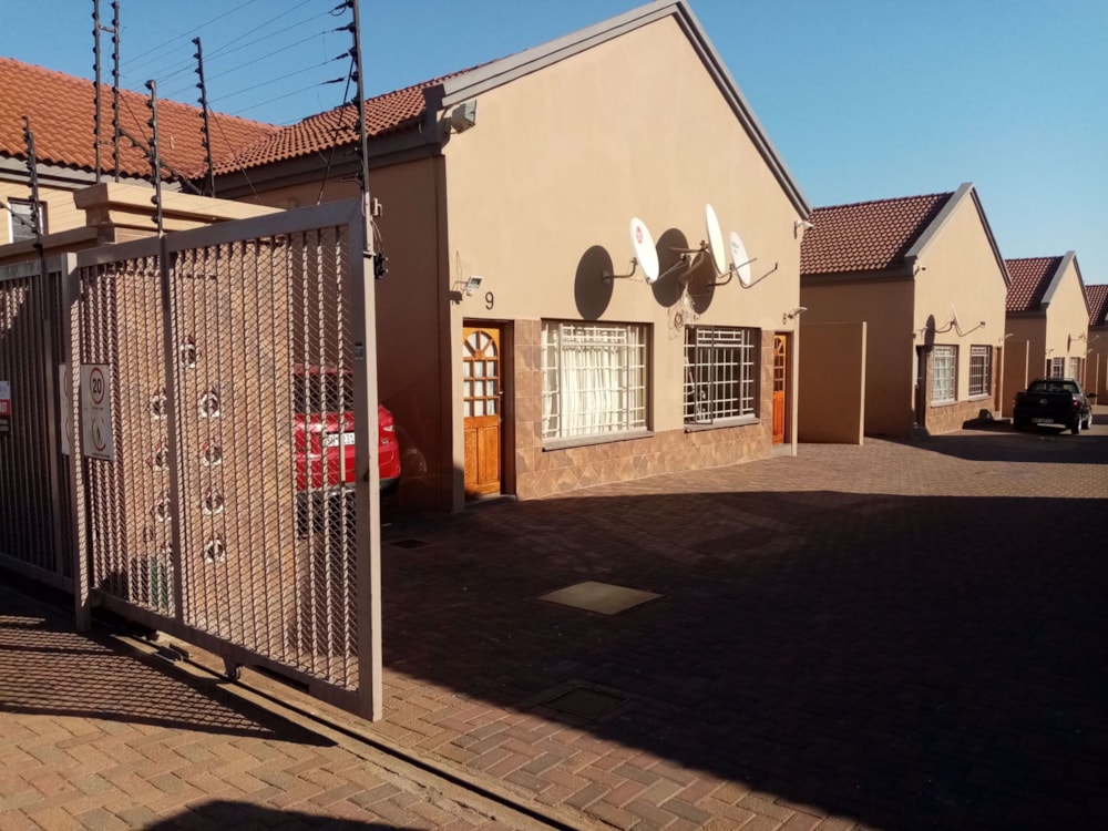 Security complex home for sale in Annadale - 1PS1643694 Security complex home for sale in Annadale - 1PS1643694