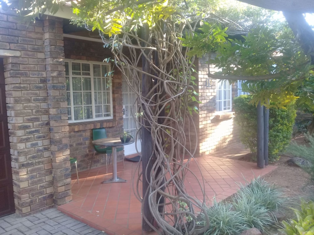 Security complex home for sale in Safari Gardens - 1RU1532848 Security complex home for sale in Safari Gardens - 1RU1532848