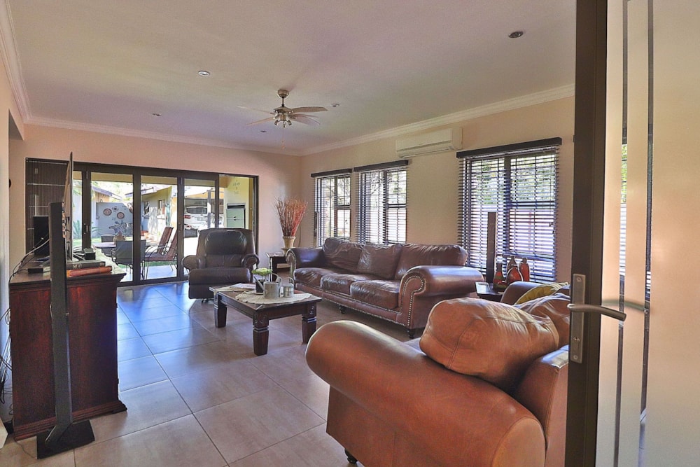 Double-storey house for sale in Ellisras (Lephalale) - 1ER1533130