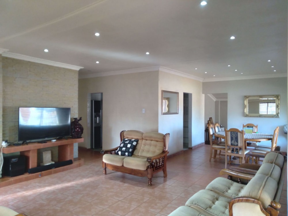 House for sale in Newcastle - 1NW1533286