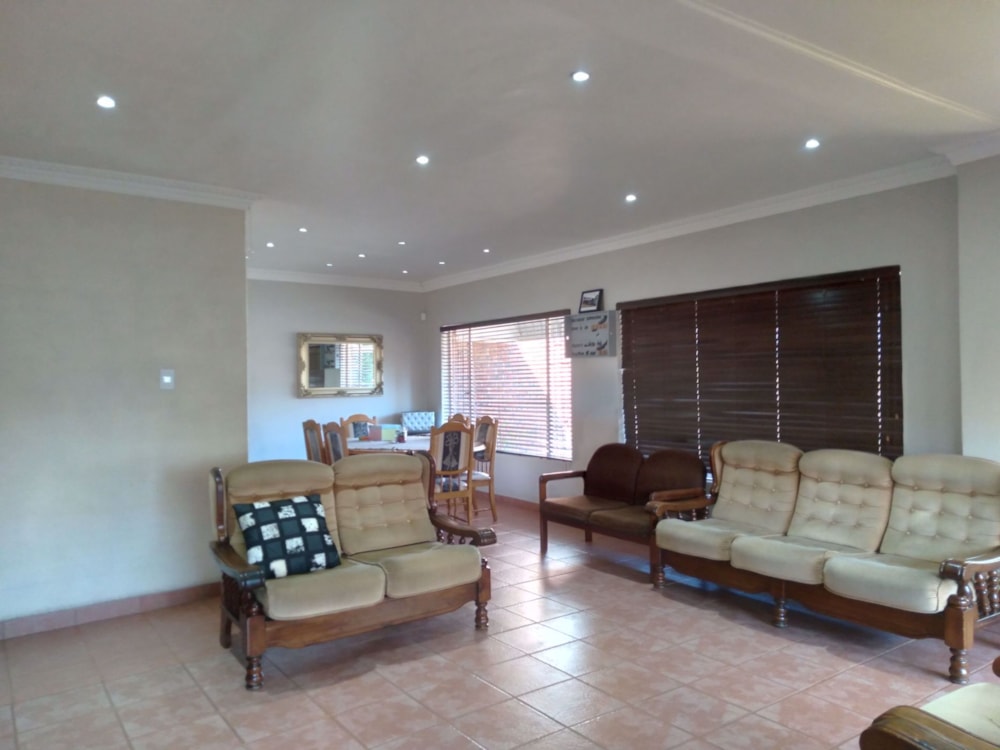 House for sale in Newcastle - 1NW1533286