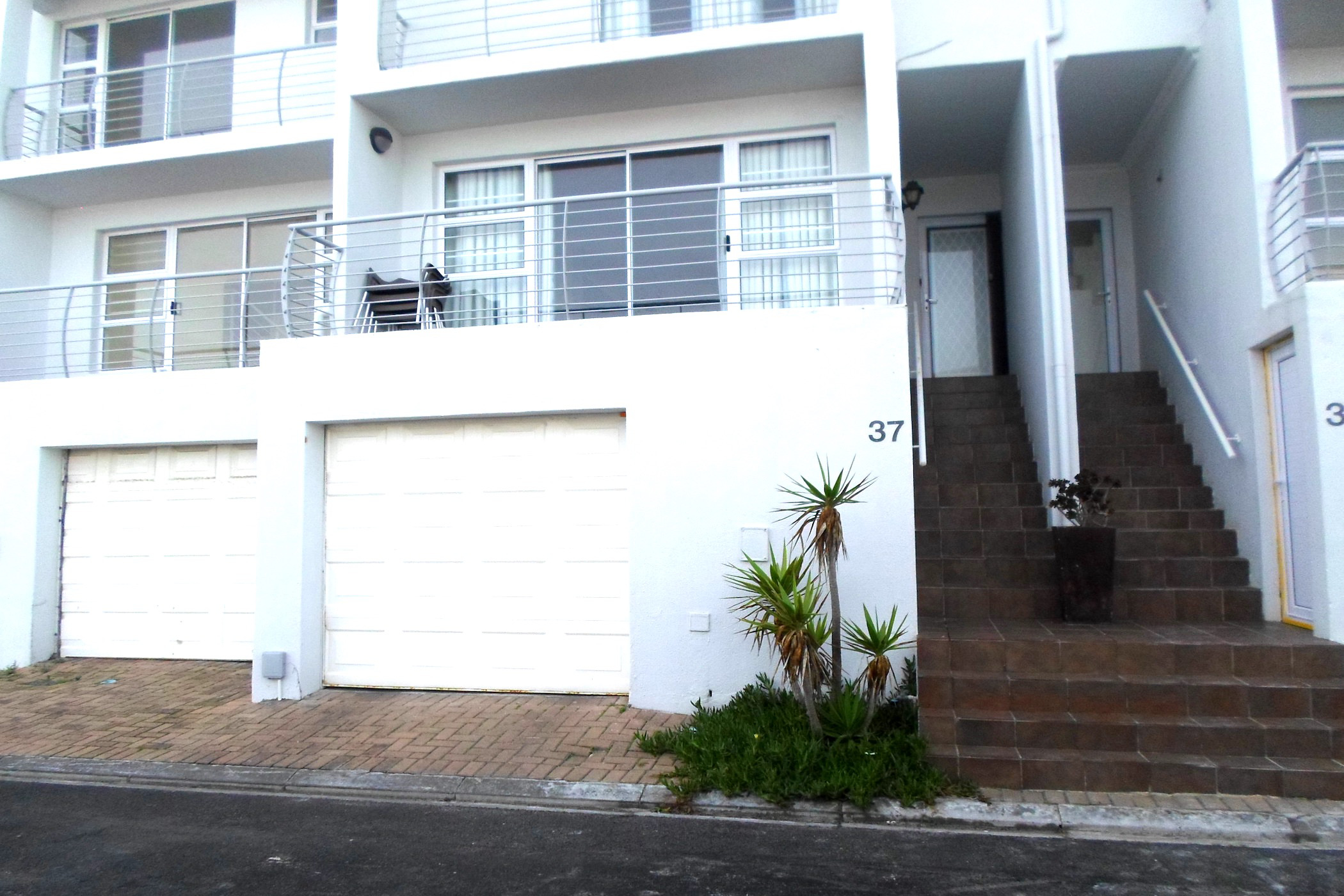 Townhouse to rent in Big Bay - 1TV1744033