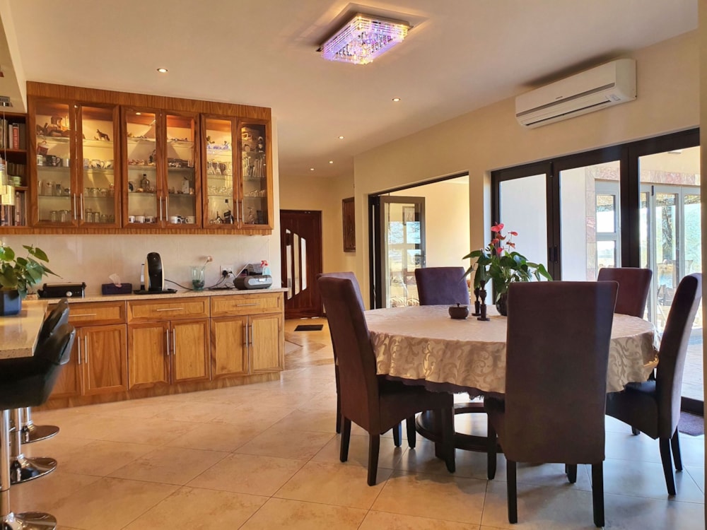 Double-storey house for sale in Woodland Hills - 1BX1537946