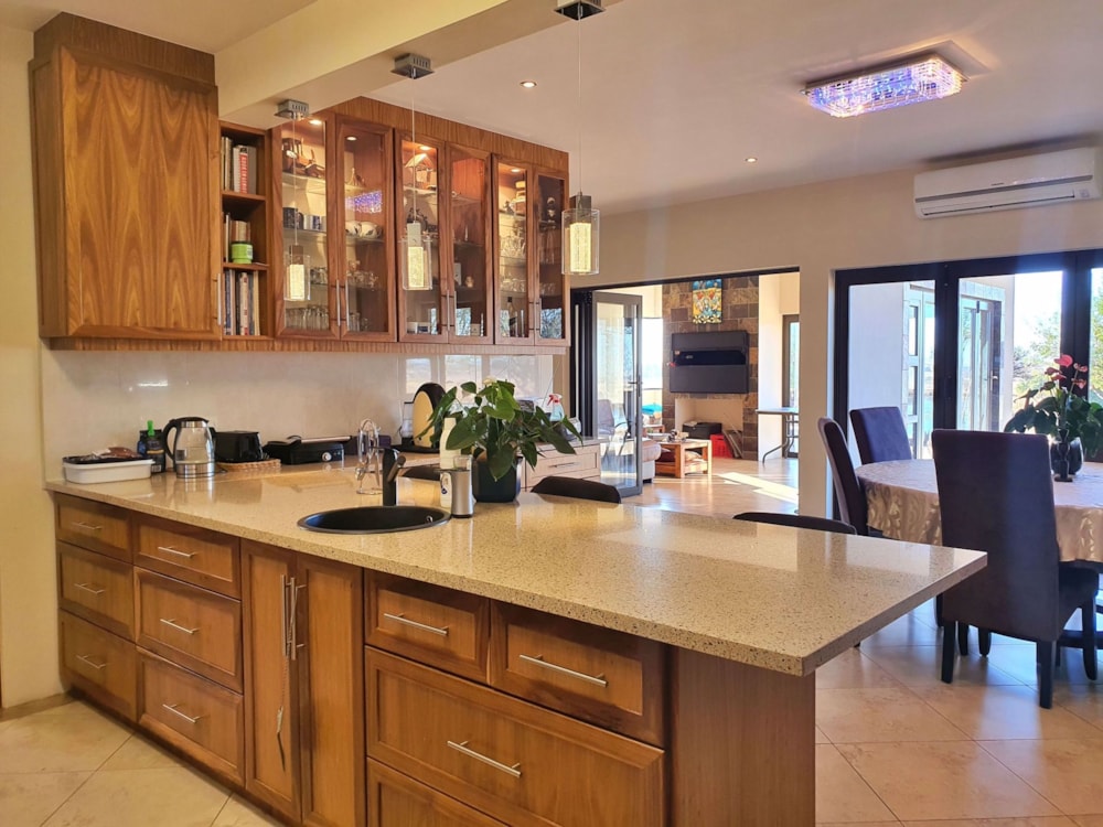 Double-storey house for sale in Woodland Hills - 1BX1537946