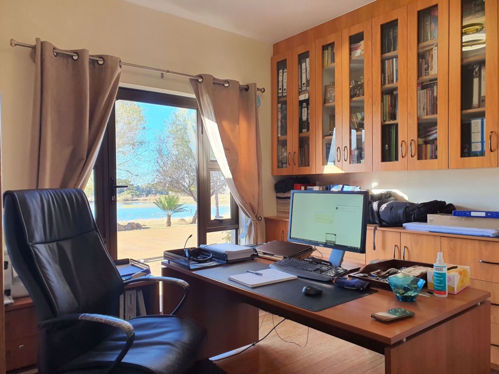 Double-storey house for sale in Woodland Hills - 1BX1537946