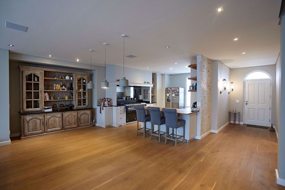 House let in Constantia, Cape Town - RBL1709452