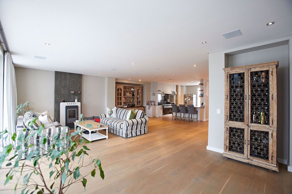 House let in Constantia, Cape Town - RBL1709452