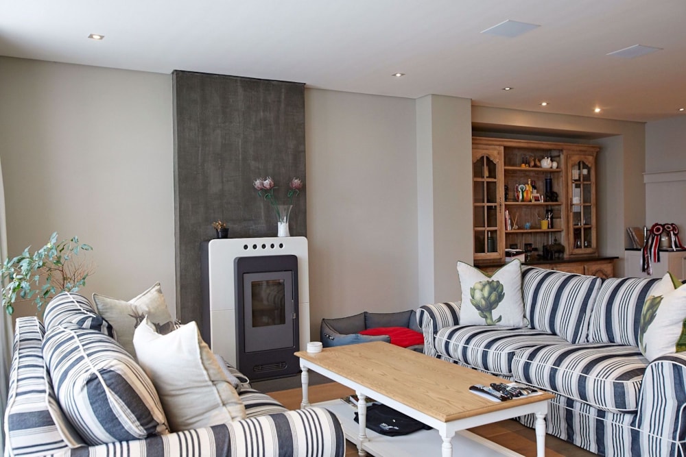 House let in Constantia, Cape Town - RBL1709452