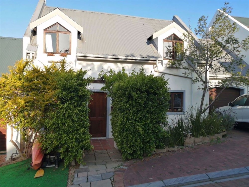 Double-storey house let in Welgevonden Estate, Stellenbosch - STL1690335 Double-storey house let in Welgevonden Estate, Stellenbosch - STL1690335
