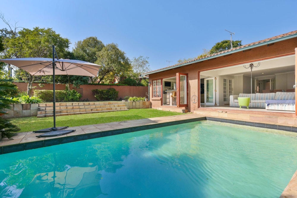 Cluster sold in Douglasdale - FW1644559 Cluster sold in Douglasdale - FW1644559