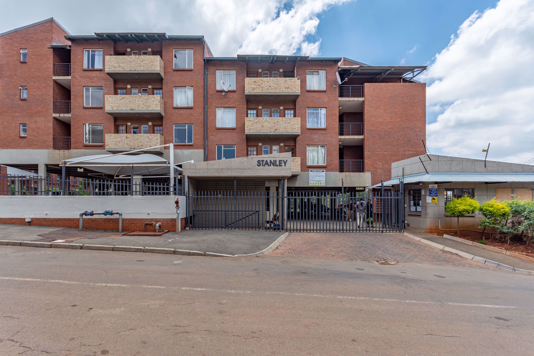 Bachelor apartment for sale in Braamfontein Werf - RAN1536656