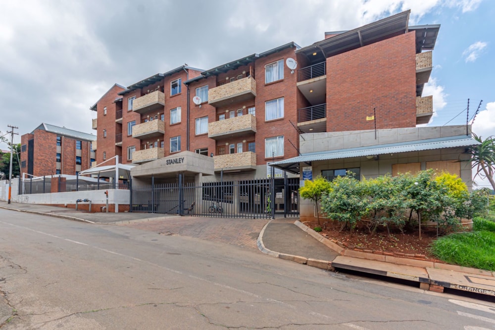 Bachelor apartment for sale in Braamfontein Werf - RAN1536656 Bachelor apartment for sale in Braamfontein Werf - RAN1536656