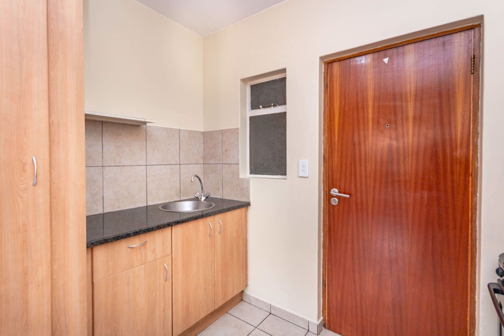 Bachelor apartment for sale in Braamfontein Werf - RAN1536656 Bachelor apartment for sale in Braamfontein Werf - RAN1536656
