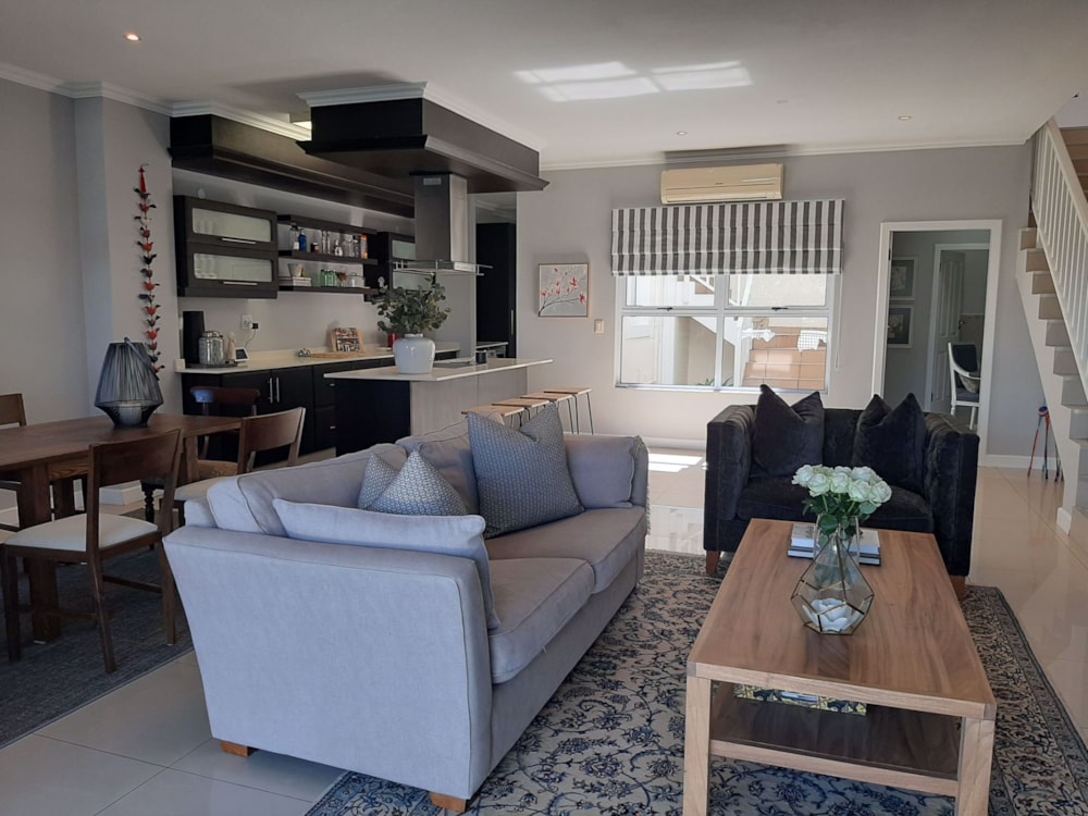 Townhouse to rent in La Lucia - 1ND1731540