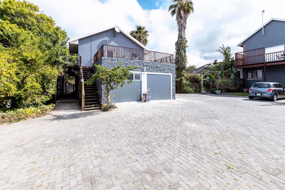 House for sale in Beacon Bay - 1ET1543055 House for sale in Beacon Bay - 1ET1543055