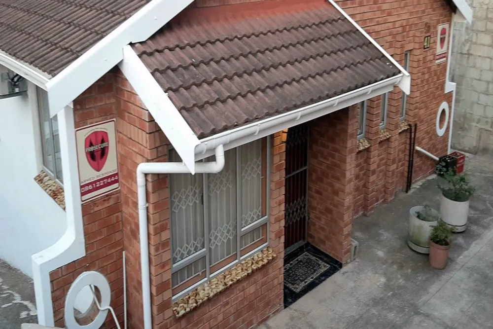 House for sale in Chatsworth, KwaZulu-Natal - 1WB1700207