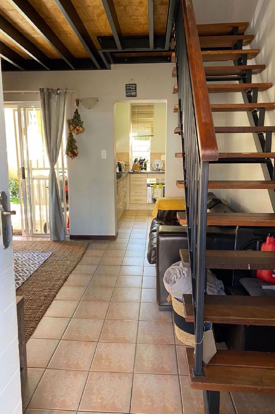 Apartment let in Mbomela Ext 37 (Nelspruit Ext 37) - 1NS1701866