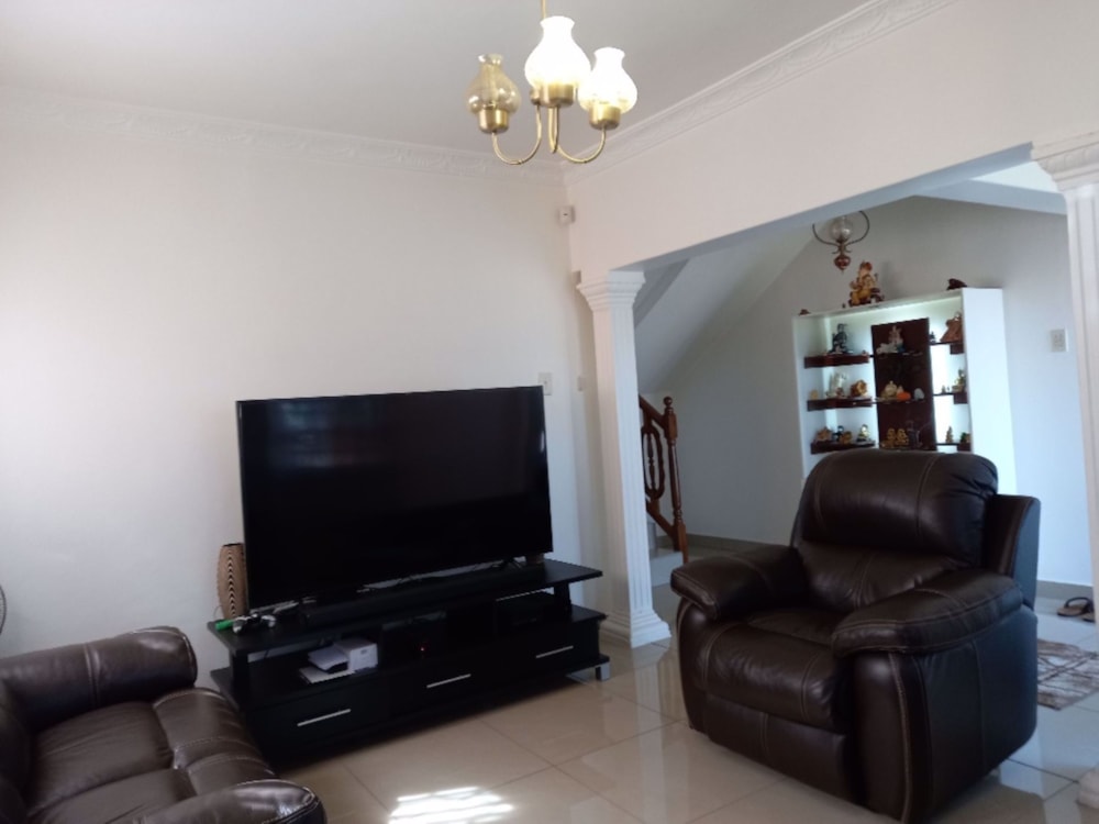 House for sale in Burlington Heights - 1WS1545855